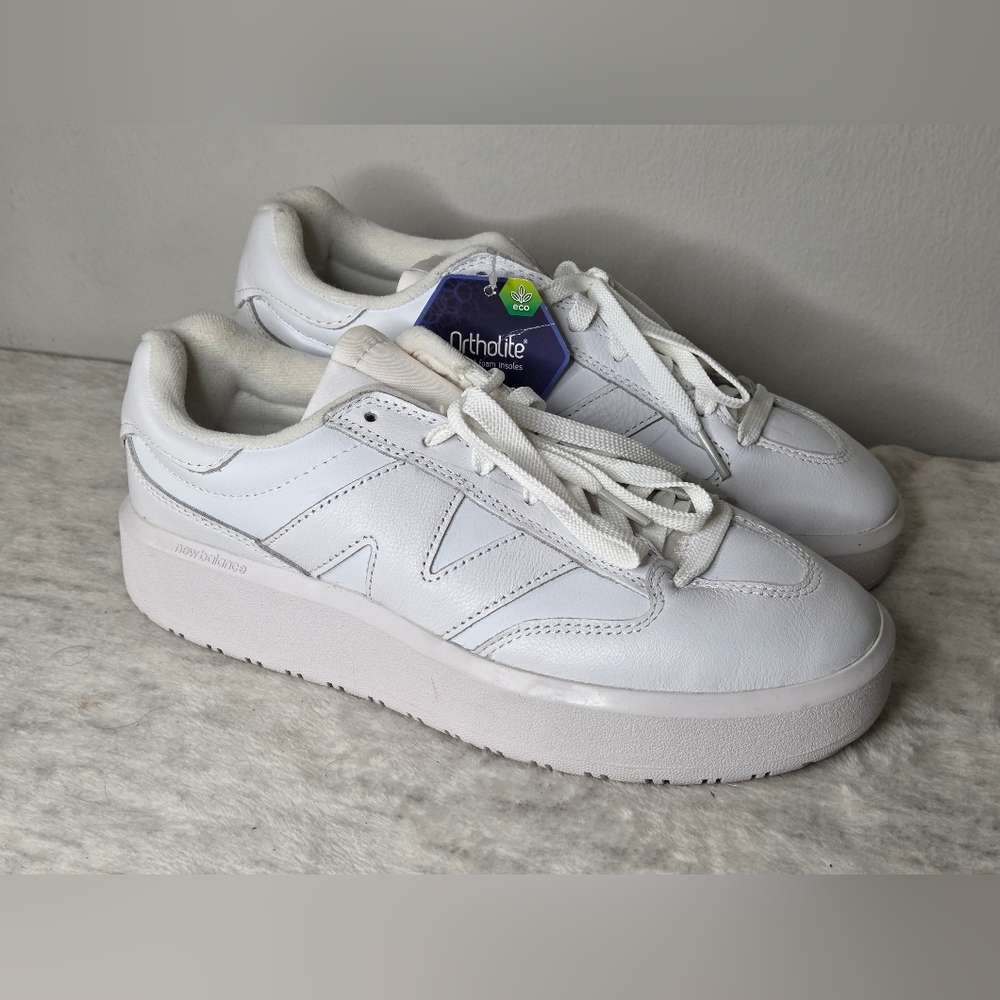 New Balance Women's 9.5 or Men's 8 White Ortholite Comfort Sole Sneakers